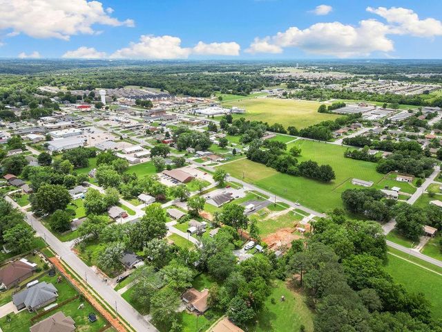 000 N Curtis Avenue, Pea Ridge, AR 72751