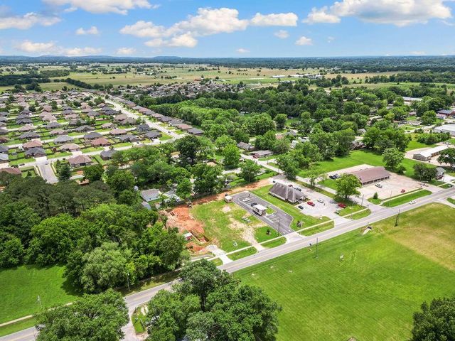 000 N Curtis Avenue, Pea Ridge, AR 72751