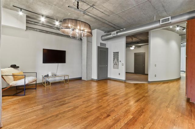 1616 Fountain View Drive 209, Houston, TX 77057