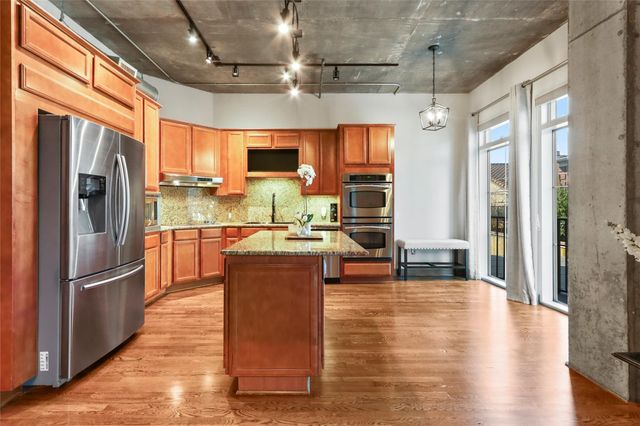 1616 Fountain View Drive 209, Houston, TX 77057