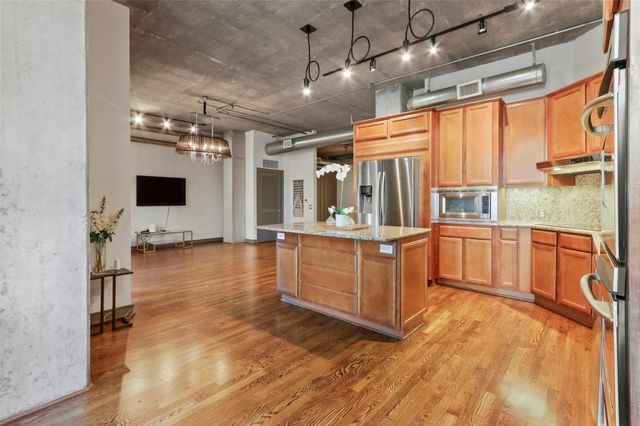 1616 Fountain View Drive 209, Houston, TX 77057