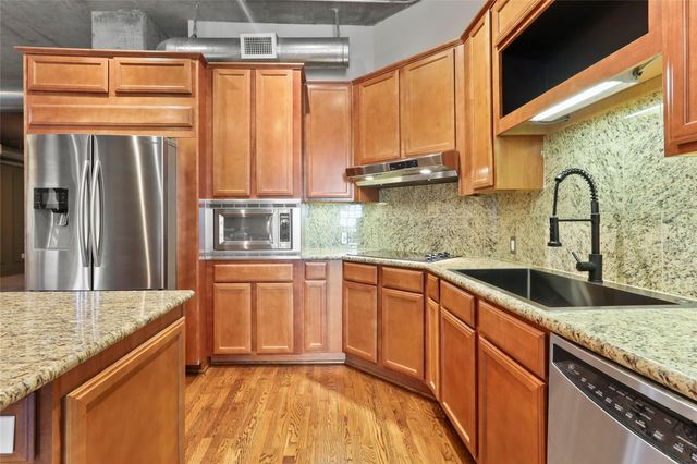 1616 Fountain View Drive 209, Houston, TX 77057