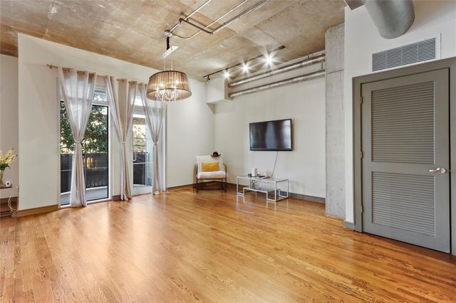 1616 Fountain View Drive 209, Houston, TX 77057