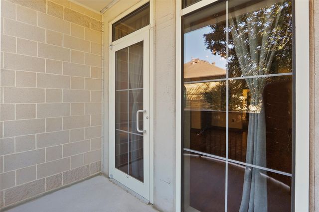 1616 Fountain View Drive 209, Houston, TX 77057