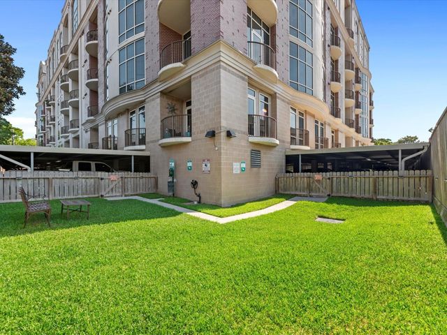 1616 Fountain View Drive 209, Houston, TX 77057