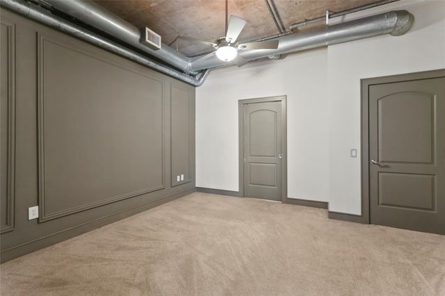 1616 Fountain View Drive 209, Houston, TX 77057