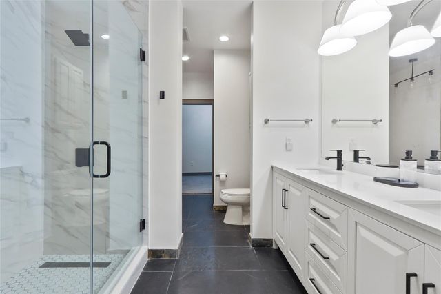 1616 Fountain View Drive 209, Houston, TX 77057