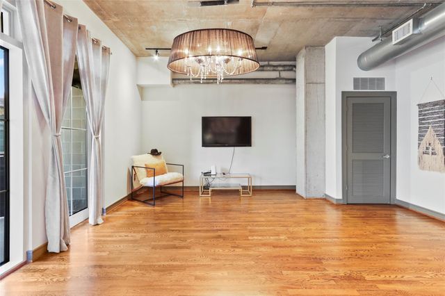 1616 Fountain View Drive 209, Houston, TX 77057