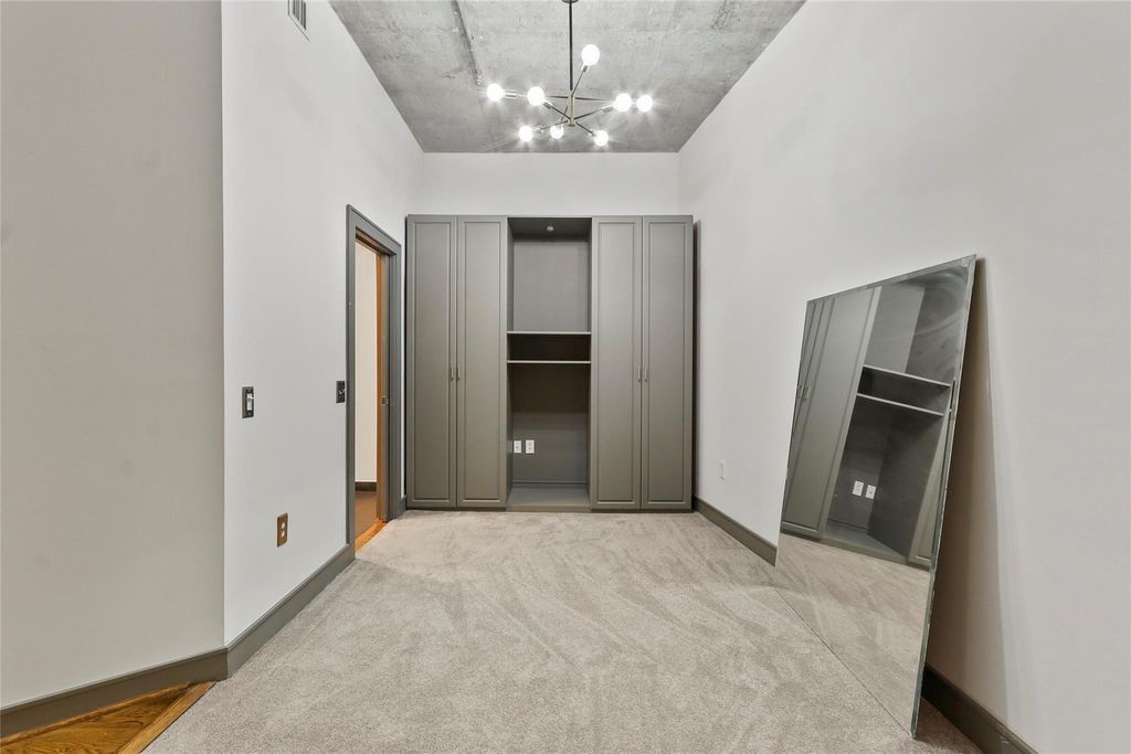 1616 Fountain View Drive 209, Houston, TX 77057