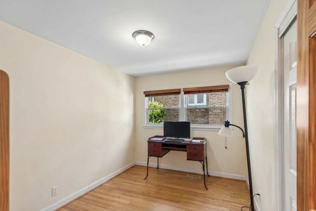 912 N Kaspar Avenue, Arlington Heights, IL 60004