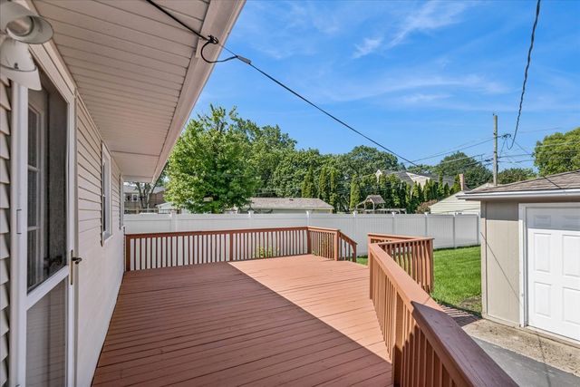 912 N Kaspar Avenue, Arlington Heights, IL 60004