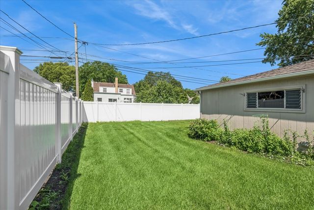 912 N Kaspar Avenue, Arlington Heights, IL 60004