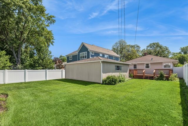 912 N Kaspar Avenue, Arlington Heights, IL 60004