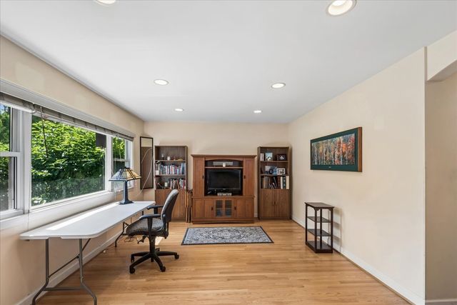 912 N Kaspar Avenue, Arlington Heights, IL 60004
