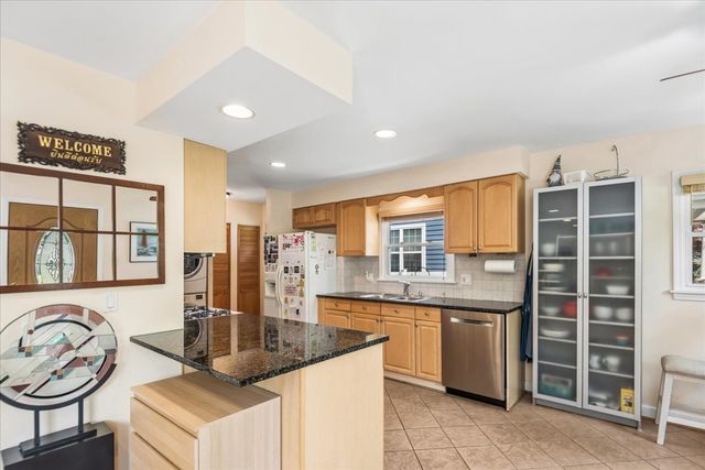 912 N Kaspar Avenue, Arlington Heights, IL 60004