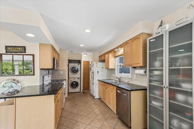 912 N Kaspar Avenue, Arlington Heights, IL 60004