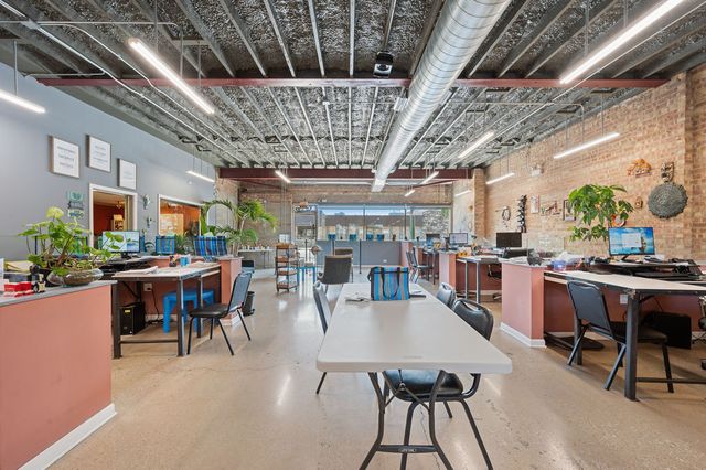 5940 W Montrose Avenue, Chicago, IL 60634