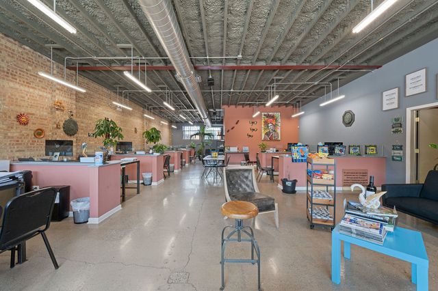 5940 W Montrose Avenue, Chicago, IL 60634