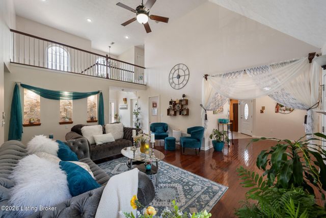 611 Peaceful Dr, Elizabethtown, KY 42701