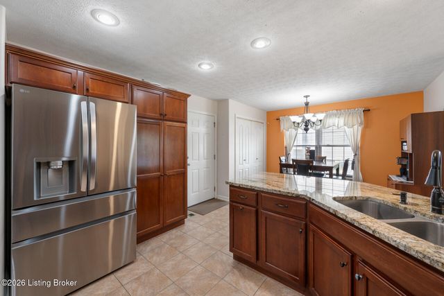 611 Peaceful Dr, Elizabethtown, KY 42701