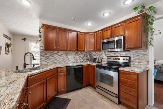 611 Peaceful Dr, Elizabethtown, KY 42701