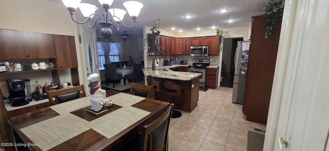 611 Peaceful Dr, Elizabethtown, KY 42701