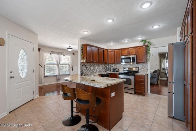 611 Peaceful Dr, Elizabethtown, KY 42701