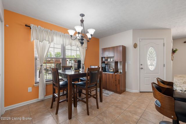 611 Peaceful Dr, Elizabethtown, KY 42701