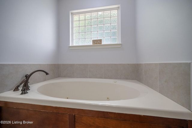 611 Peaceful Dr, Elizabethtown, KY 42701