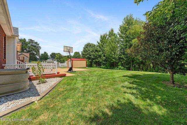 611 Peaceful Dr, Elizabethtown, KY 42701