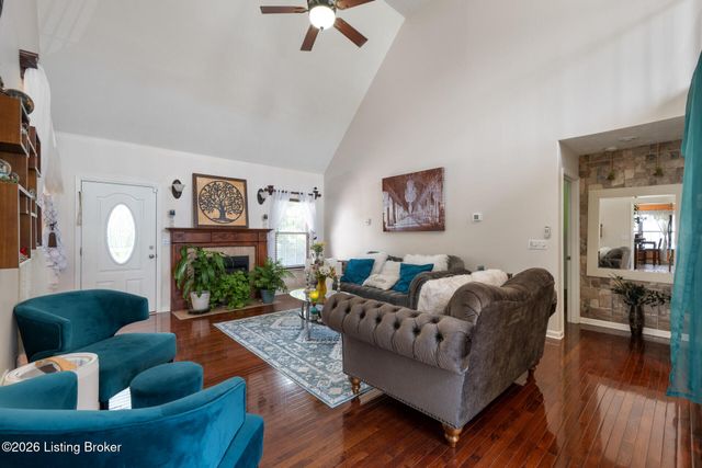 611 Peaceful Dr, Elizabethtown, KY 42701