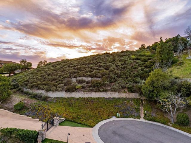 21 Stonepointe Drive, Escondido, CA 92025