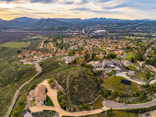 21 Stonepointe Drive, Escondido, CA 92025