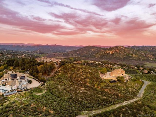 21 Stonepointe Drive, Escondido, CA 92025