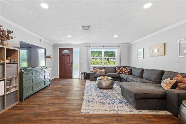 5700 HARDING BOULEVARD NE, St Petersburg, FL 33703