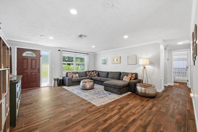 5700 HARDING BOULEVARD NE, St Petersburg, FL 33703