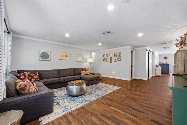 5700 HARDING BOULEVARD NE, St Petersburg, FL 33703
