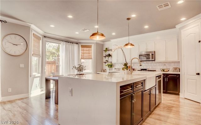 9395 Arrowhead Bluff Avenue, Las Vegas, NV 89149
