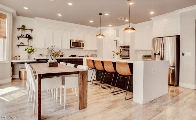 9395 Arrowhead Bluff Avenue, Las Vegas, NV 89149