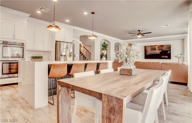 9395 Arrowhead Bluff Avenue, Las Vegas, NV 89149