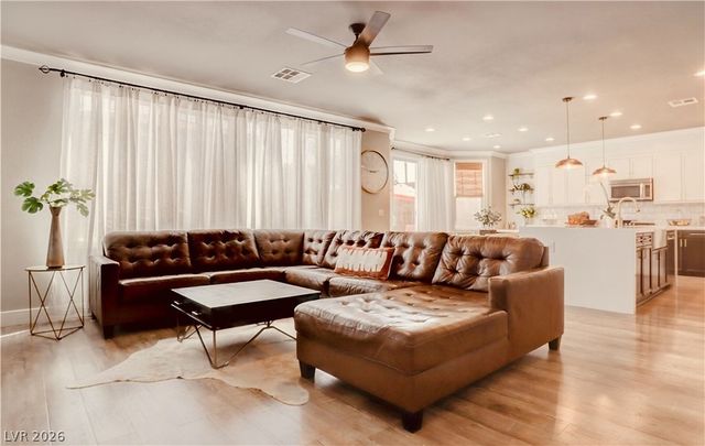 9395 Arrowhead Bluff Avenue, Las Vegas, NV 89149