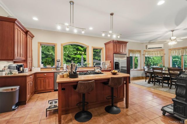 59 Country Knolls Lane, Mahopac, NY 10541