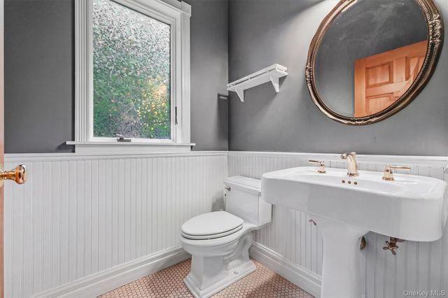 59 Country Knolls Lane, Mahopac, NY 10541