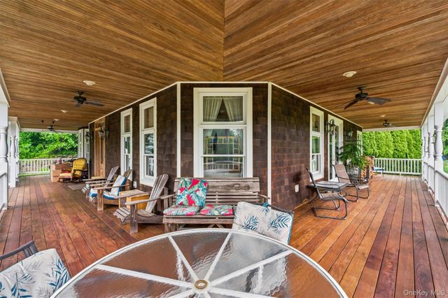 59 Country Knolls Lane, Mahopac, NY 10541