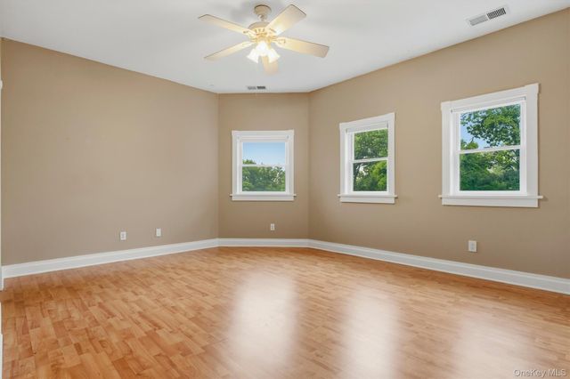 59 Country Knolls Lane, Mahopac, NY 10541