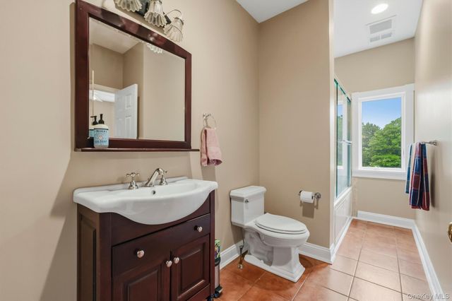 59 Country Knolls Lane, Mahopac, NY 10541