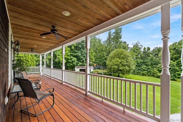 59 Country Knolls Lane, Mahopac, NY 10541