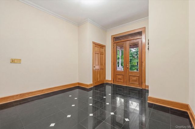 59 Country Knolls Lane, Mahopac, NY 10541