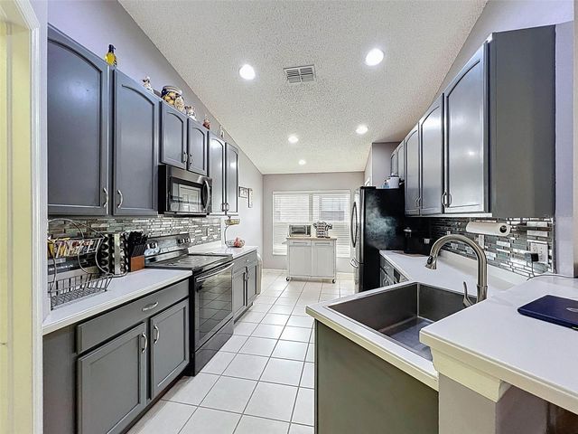 189 CENTER OAK CIRCLE, Spring Hill, FL 34609