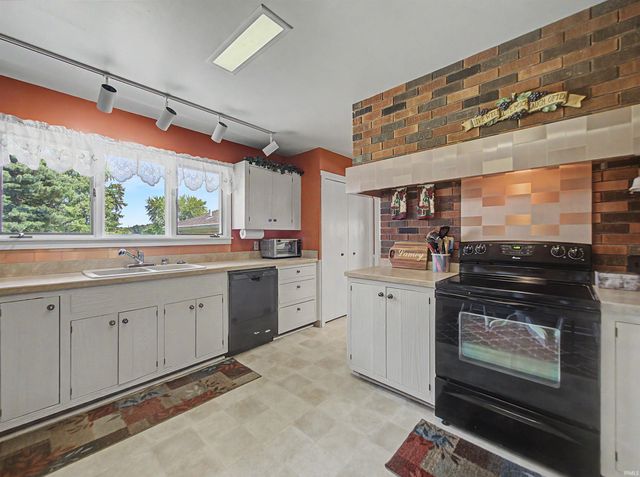 9615 Old State Road, Evansville, IN 47711